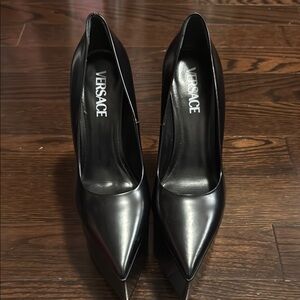Versace Black Pointed-Toe Leather Pumps